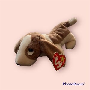 TRACKER The Basset Hound Dog TY Beanie Baby. 1997 Hangtag/1998 Tushtag Rare